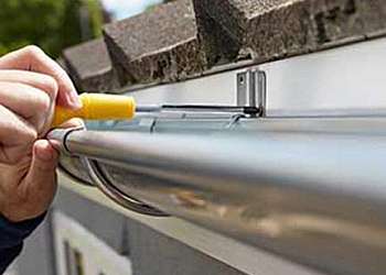 Instalação de rufos e calhas Instalação de rufos e calhas